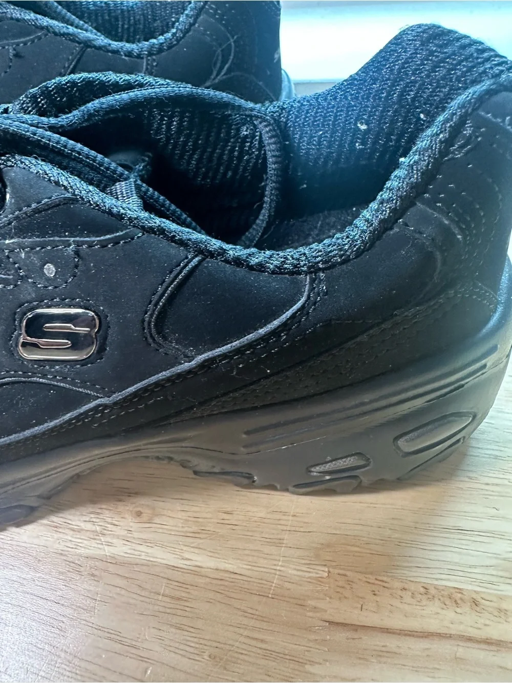 Skechers low top